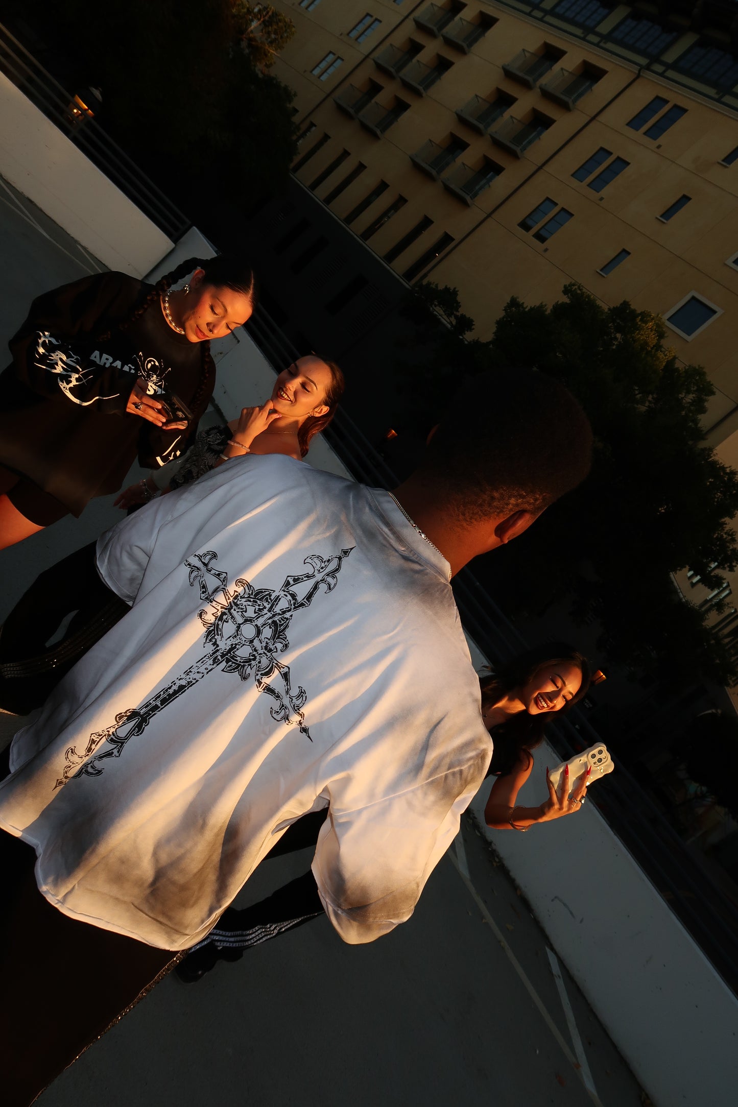 Araña Airbrush Black Tee